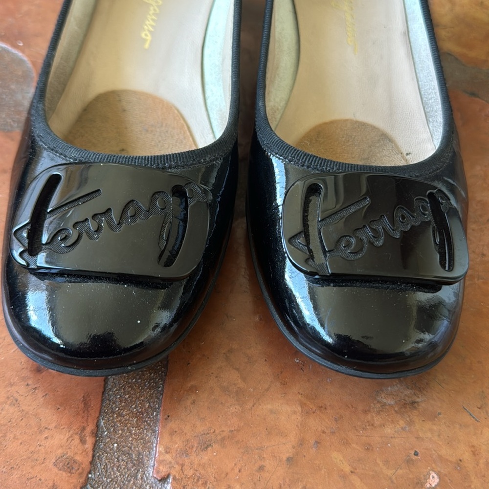 Ferragamo patent leather pumps size 9 B